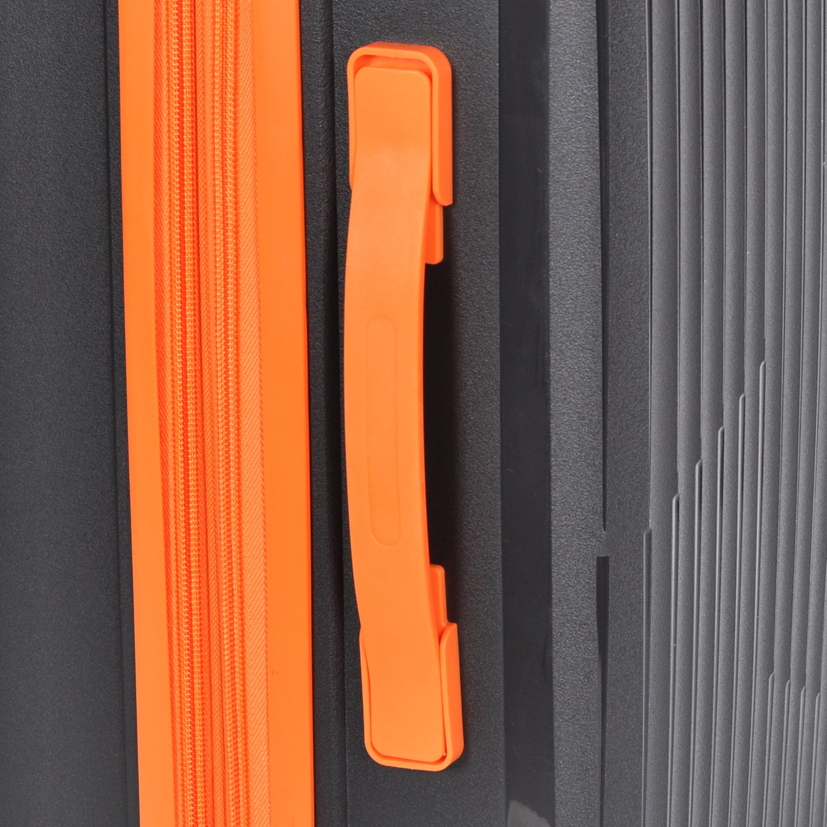 Pensive Hybrid Suitcase in Medium