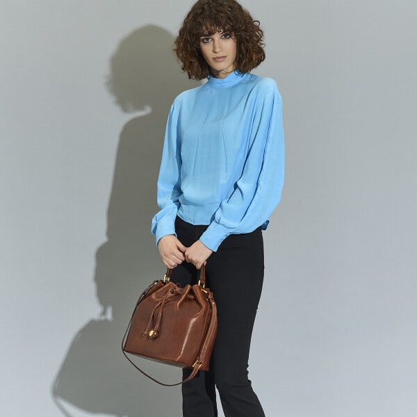 STORY BUCKET LEATHER BAG