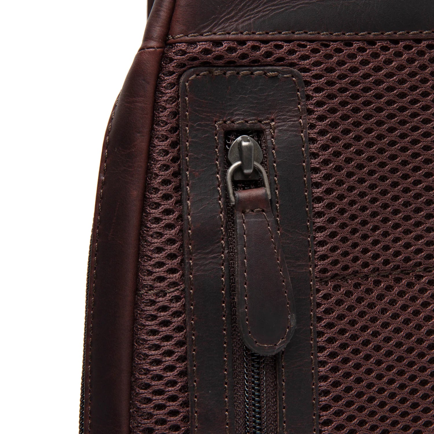 Bowey Leather Slingbag Chesterfield