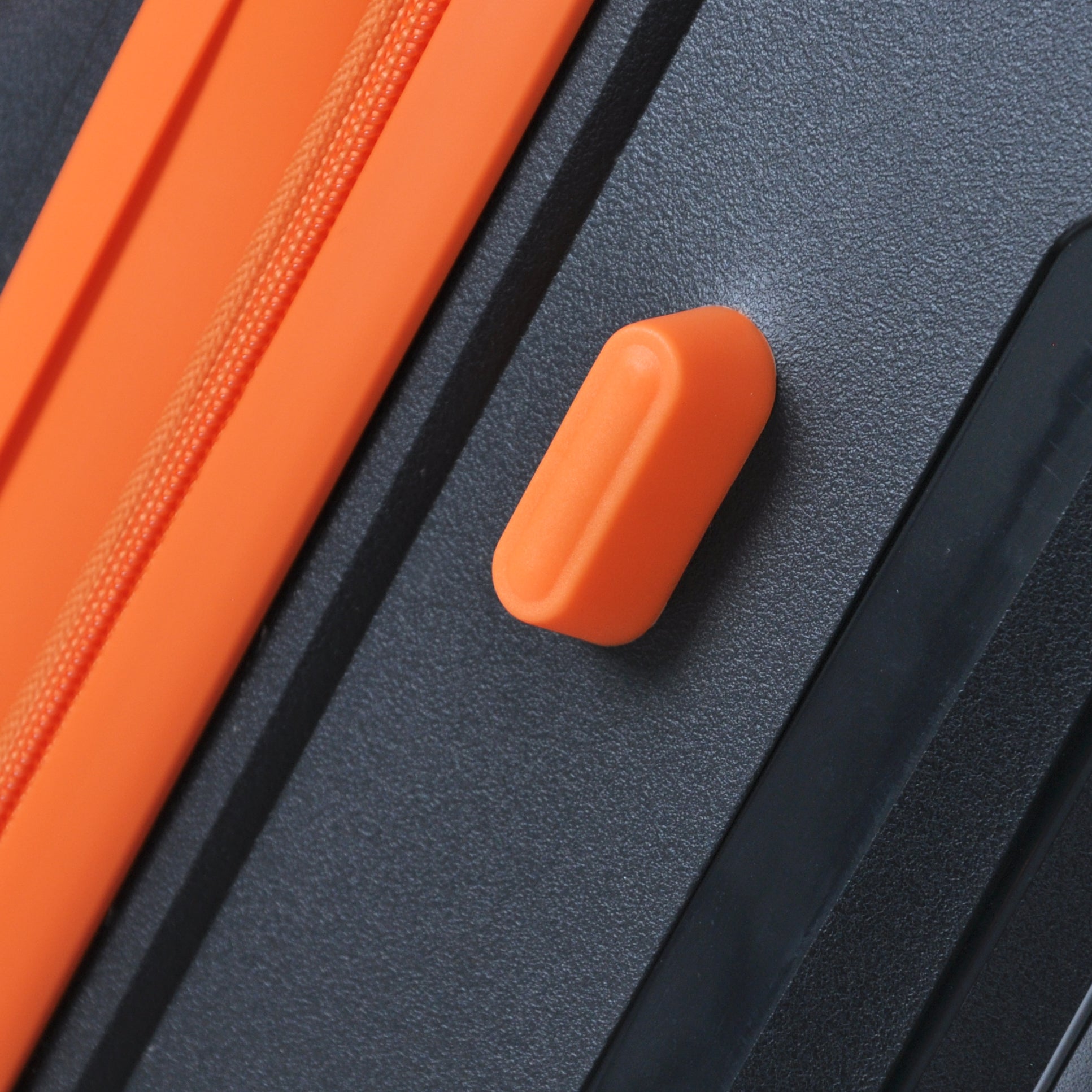 Pensive Hybrid Suitcase in Medium