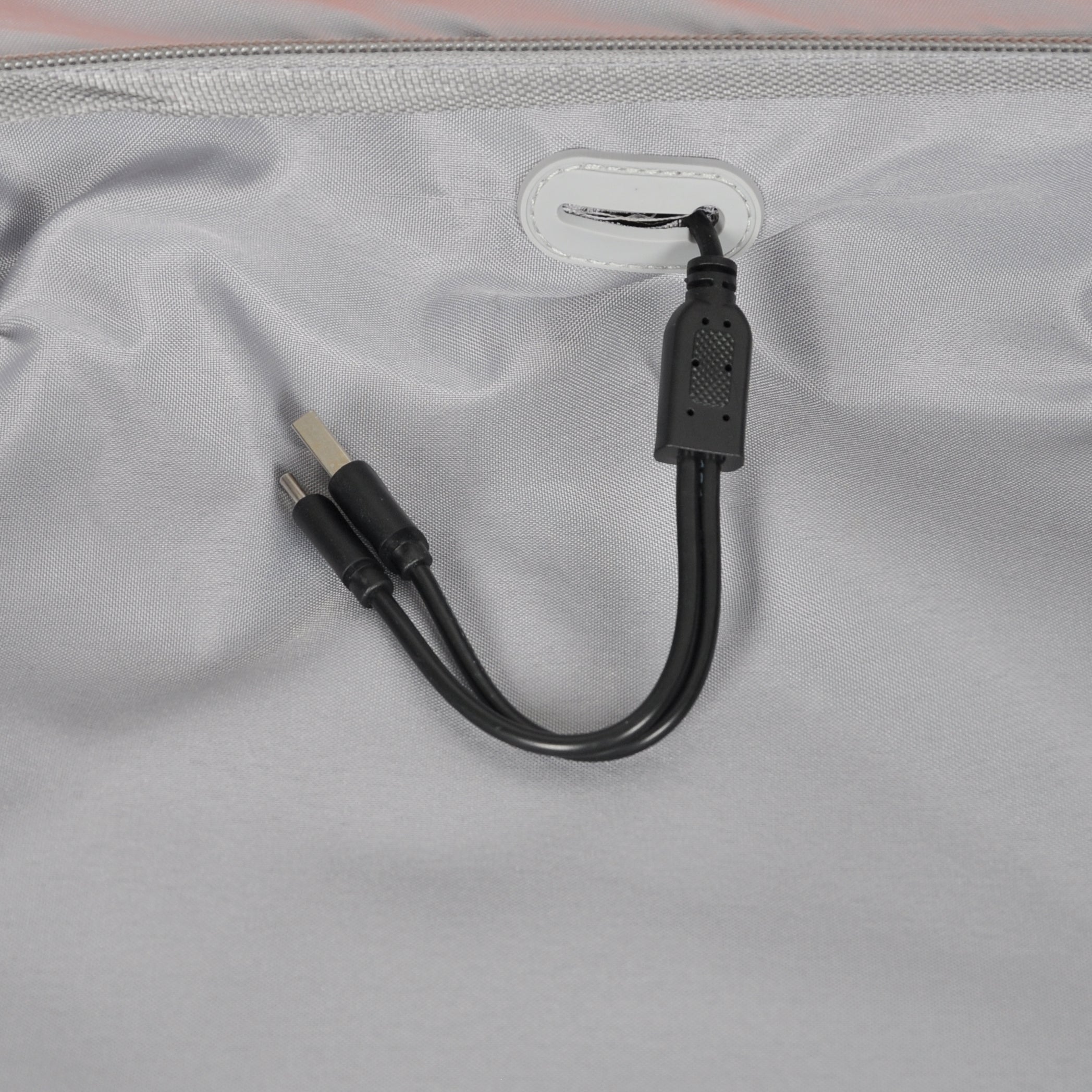 Pensive Hybrid Suitcase in Medium