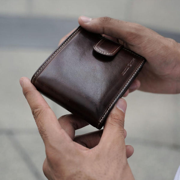 BIFOLD WALLET WITH COIN AND ID WINDOW